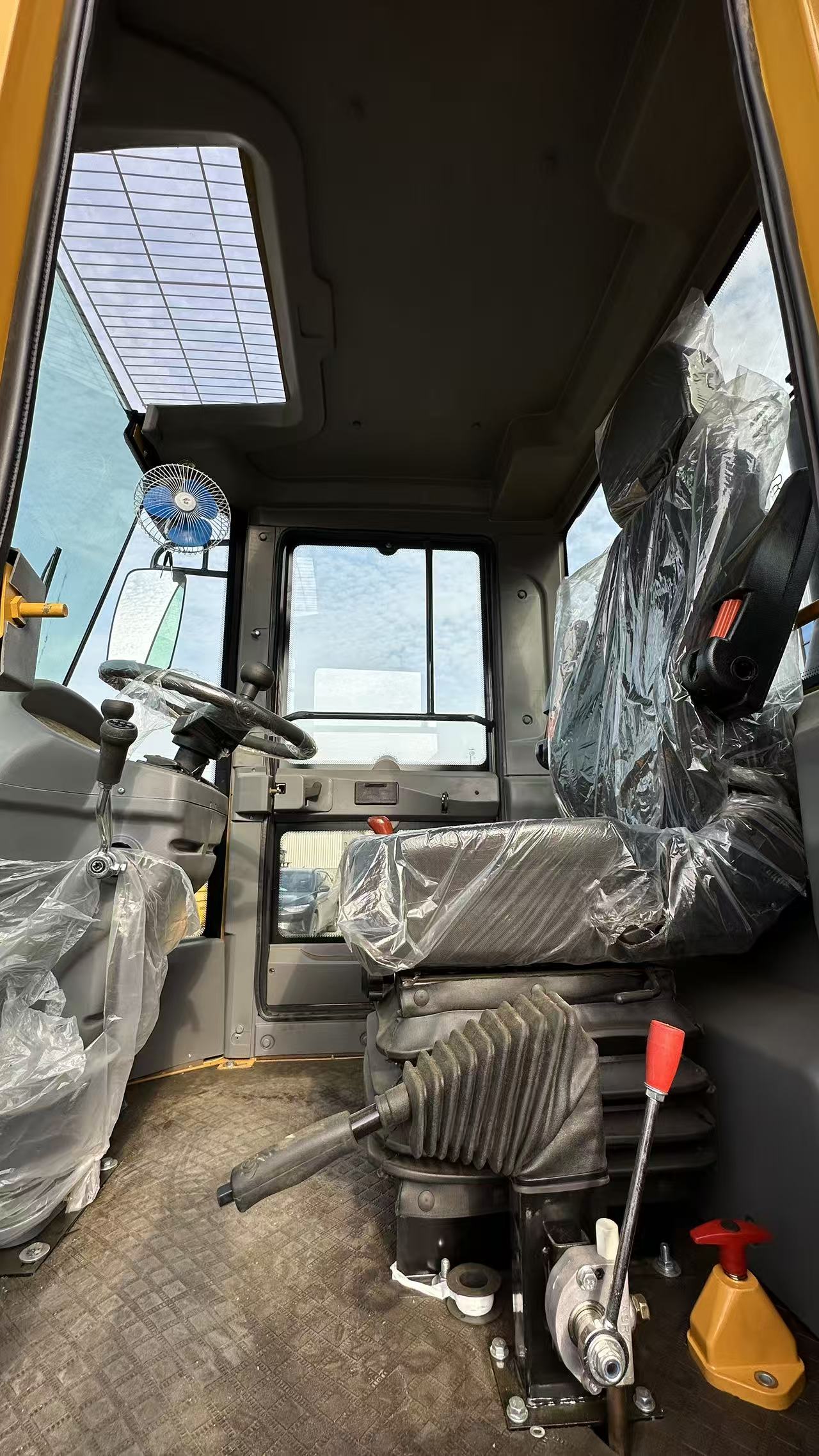 Wheel loader cabin seat